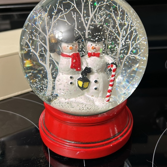 Red Snowman Holiday Decor Globe - Picture 6 of 6